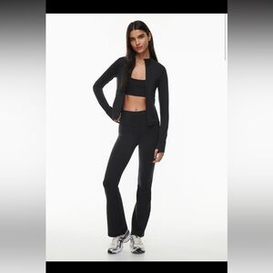 Aritzia :
Tna Atmosphere Flare Hi-Rise Legging